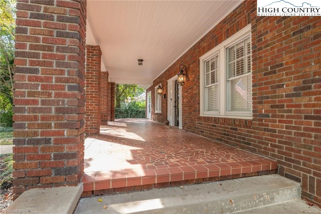 Image number 4 for the current listing