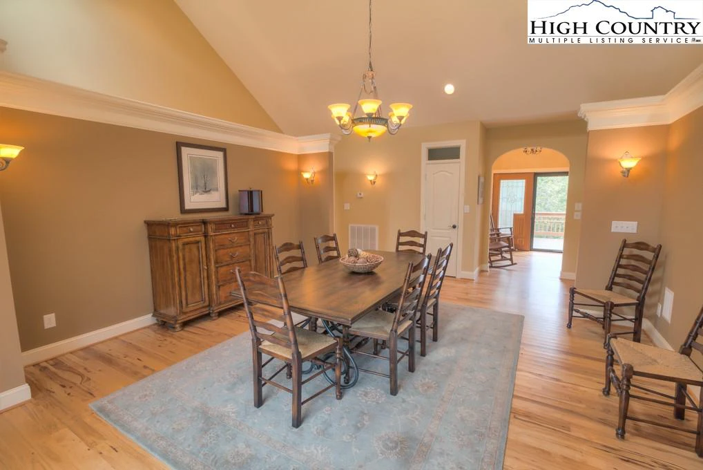 Image number 18 for the current listing