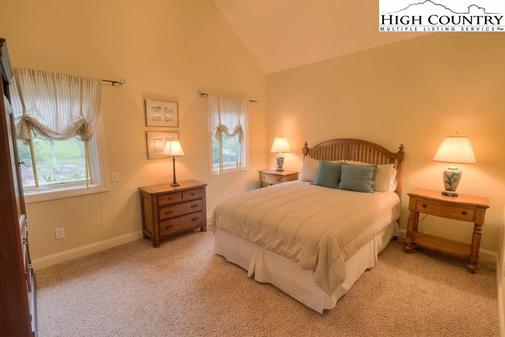 Image number 11 for the current listing