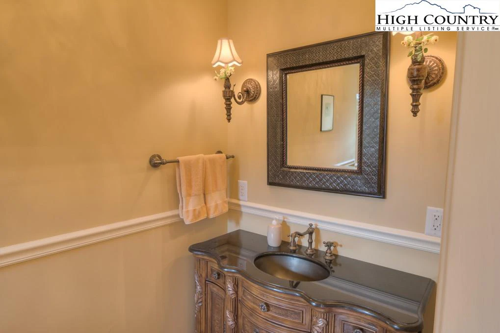 Image number 5 for the current listing