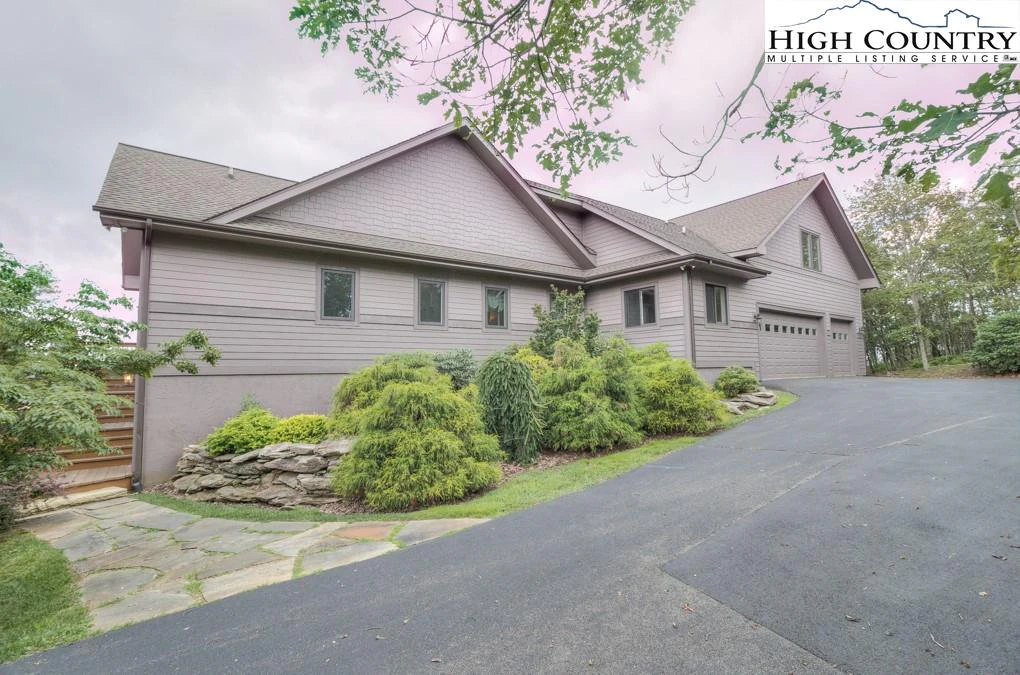 Image number 4 for the current listing