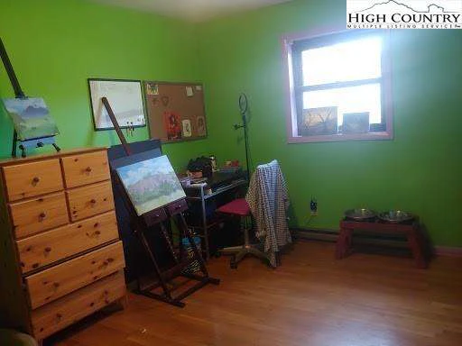 Image number 14 for the current listing