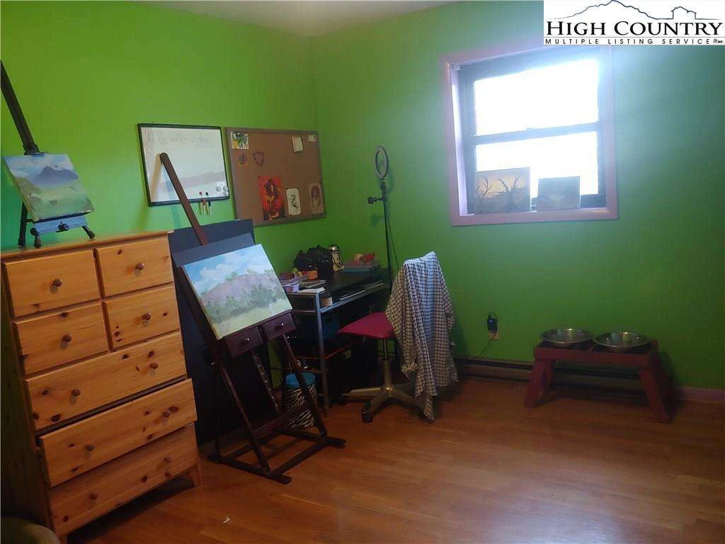 Image number 13 for the current listing