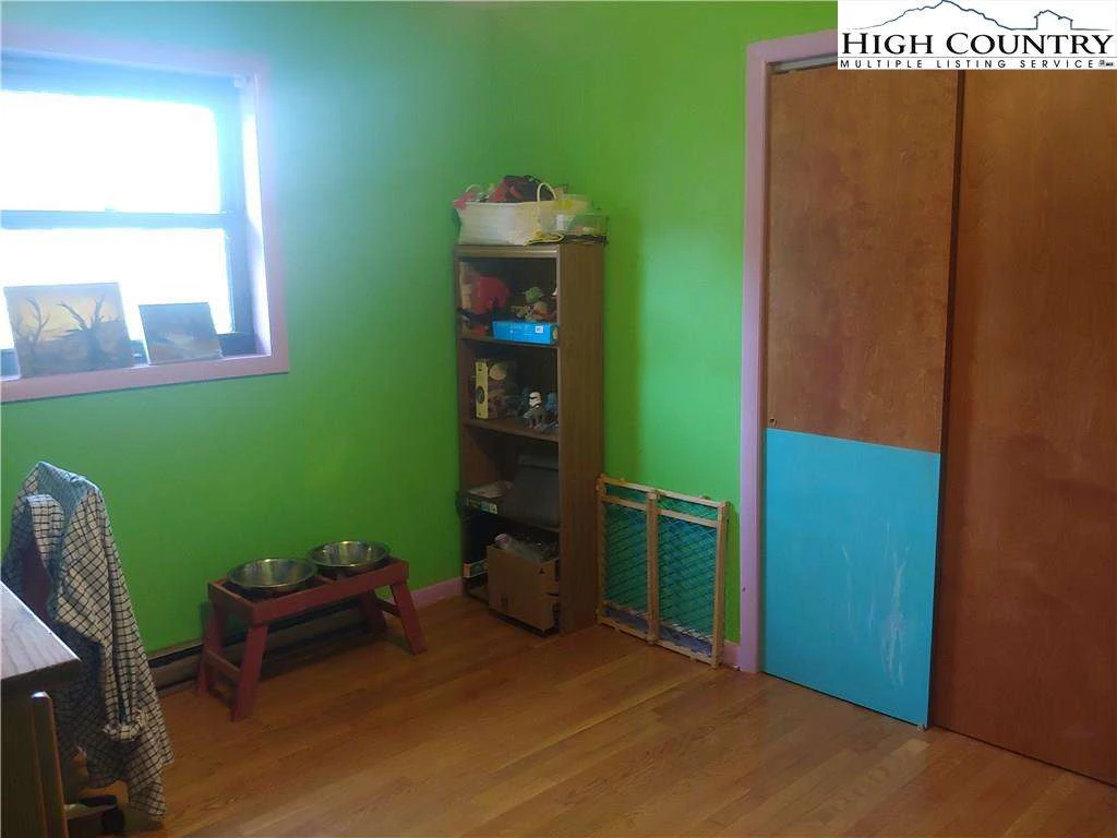 Image number 12 for the current listing
