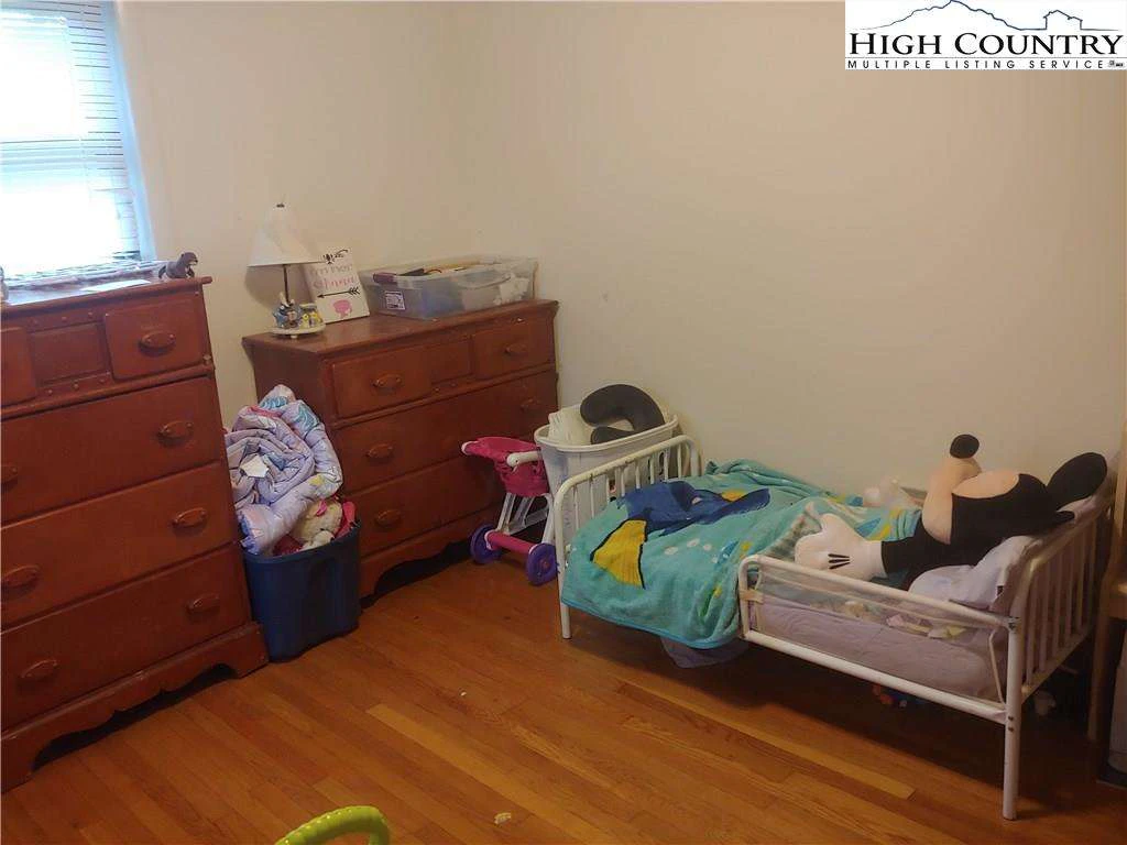 Image number 9 for the current listing