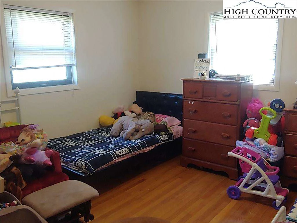 Image number 8 for the current listing