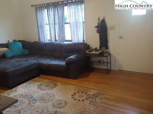 Image number 21 for the current listing