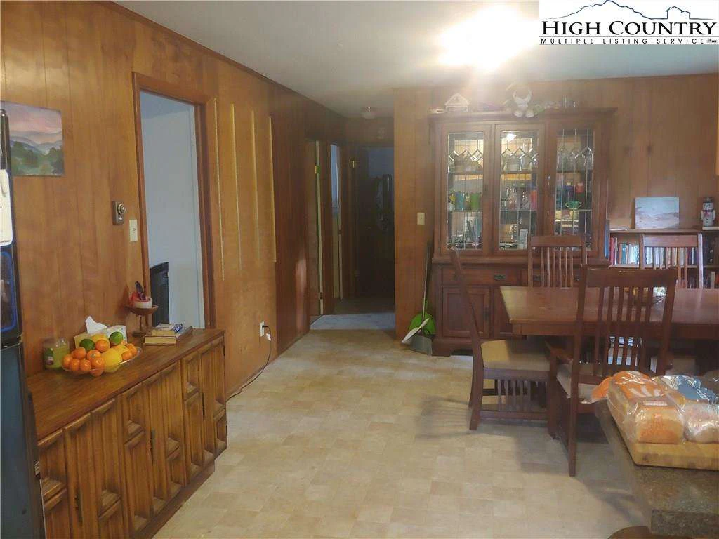Image number 19 for the current listing