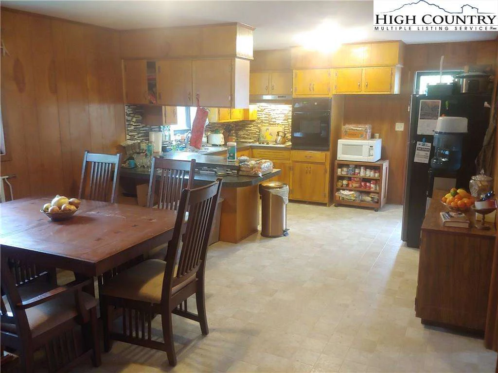 Image number 18 for the current listing