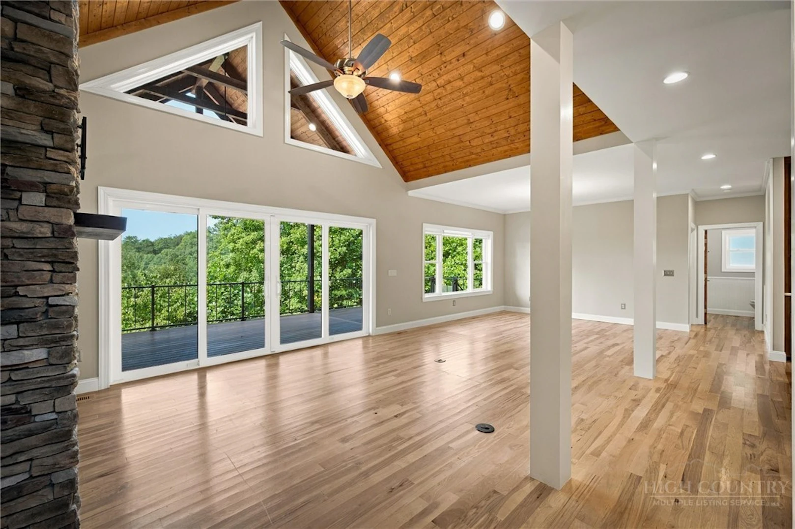 Image number 14 for the current listing