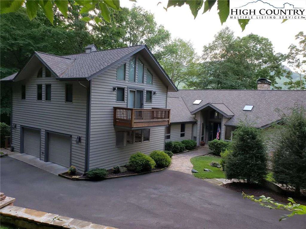 Image number 1 for the current listing