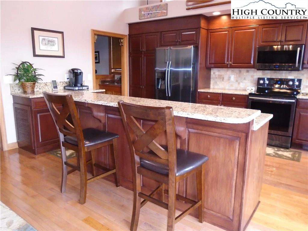 Image number 3 for the current listing