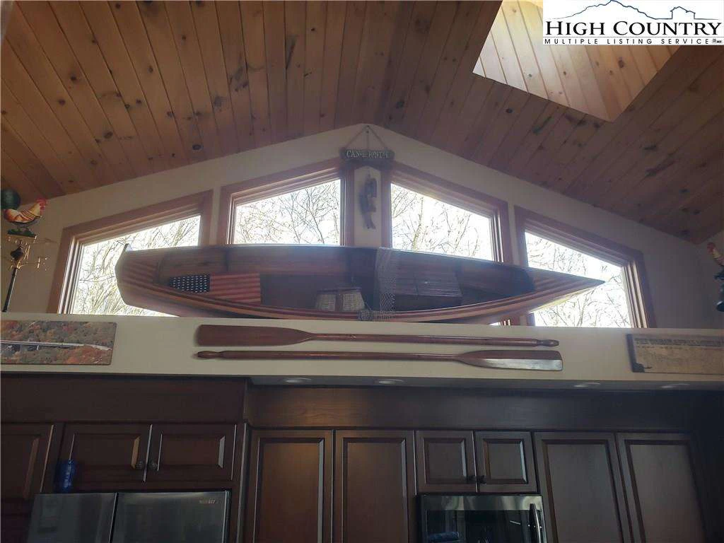 Image number 5 for the current listing