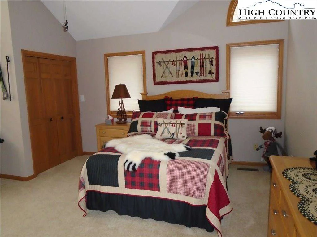 Image number 6 for the current listing