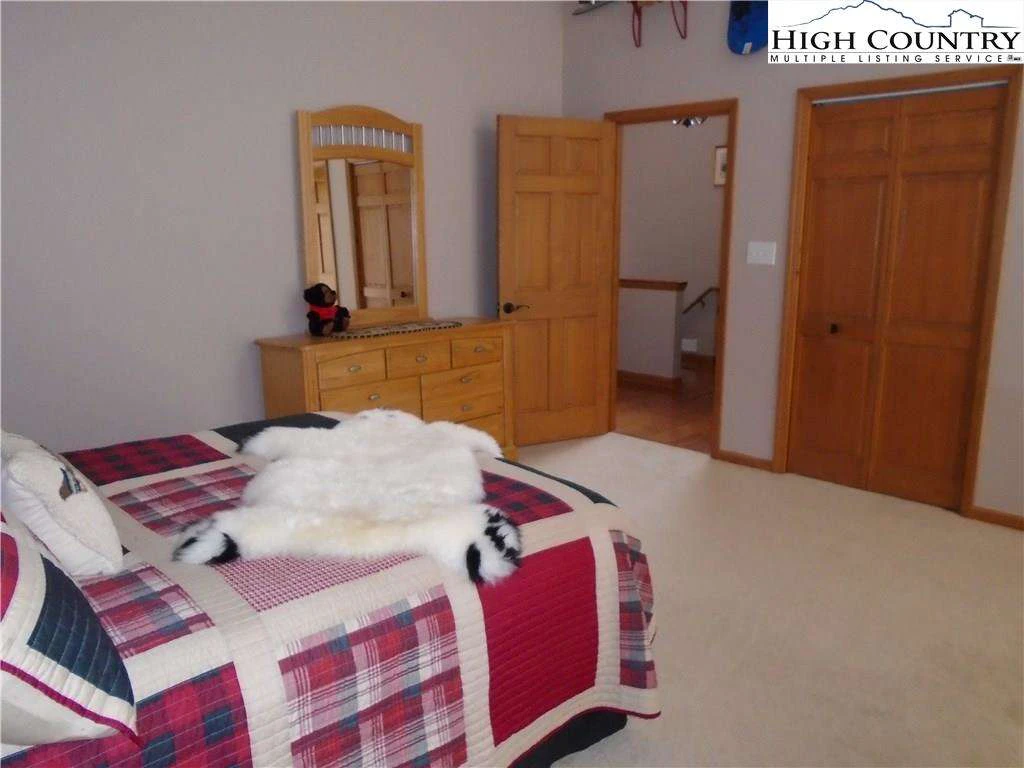 Image number 7 for the current listing