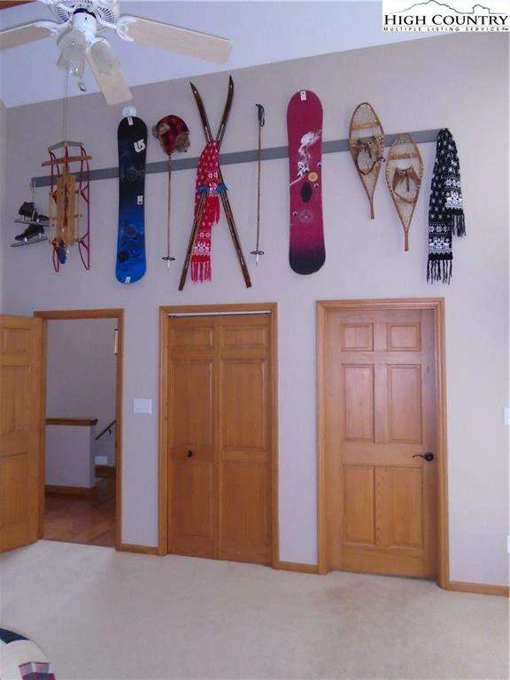Image number 8 for the current listing