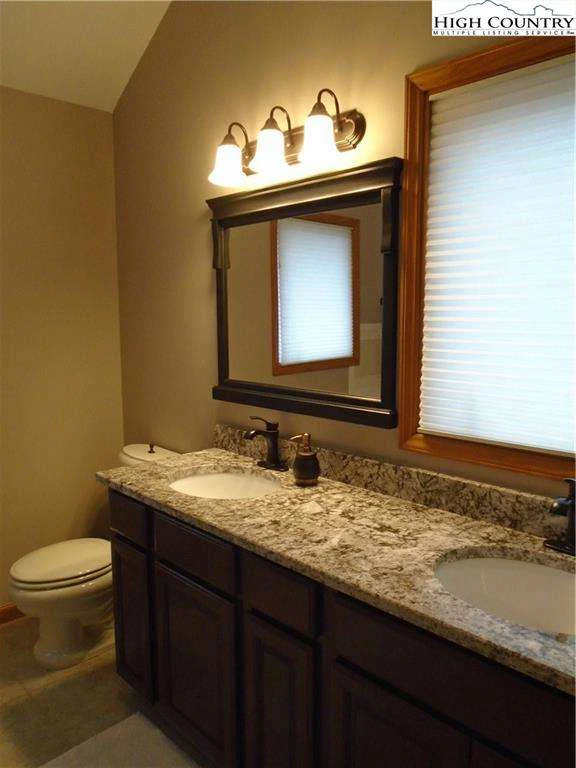 Image number 9 for the current listing