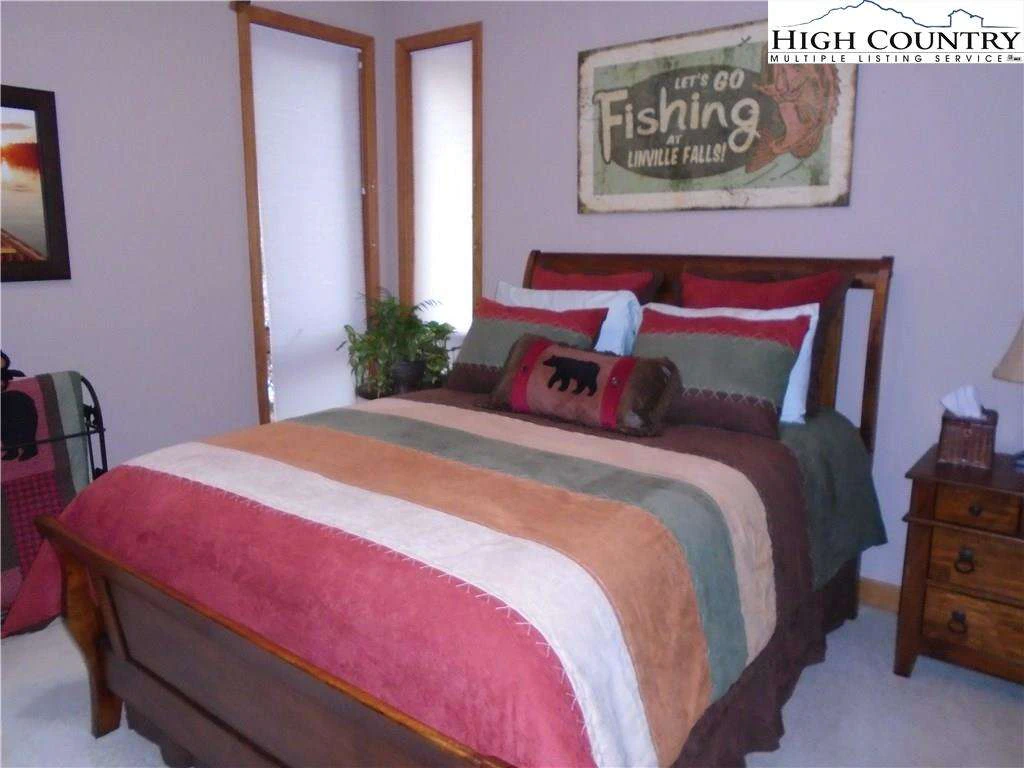 Image number 2 for the current listing