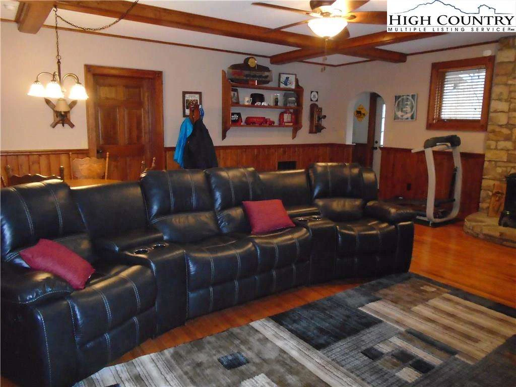 Image number 18 for the current listing