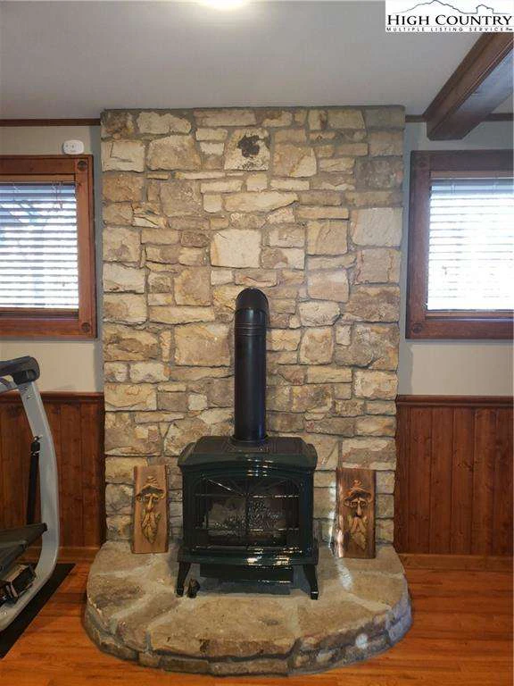 Image number 20 for the current listing