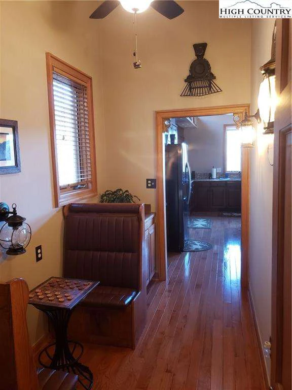 Image number 21 for the current listing