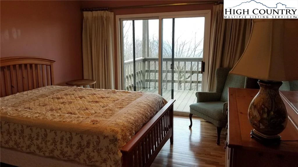 Image number 7 for the current listing