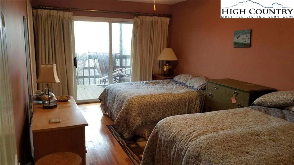 Image number 6 for the current listing