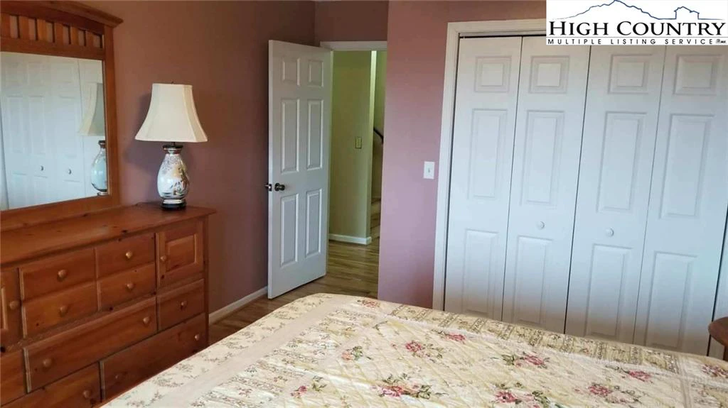 Image number 5 for the current listing