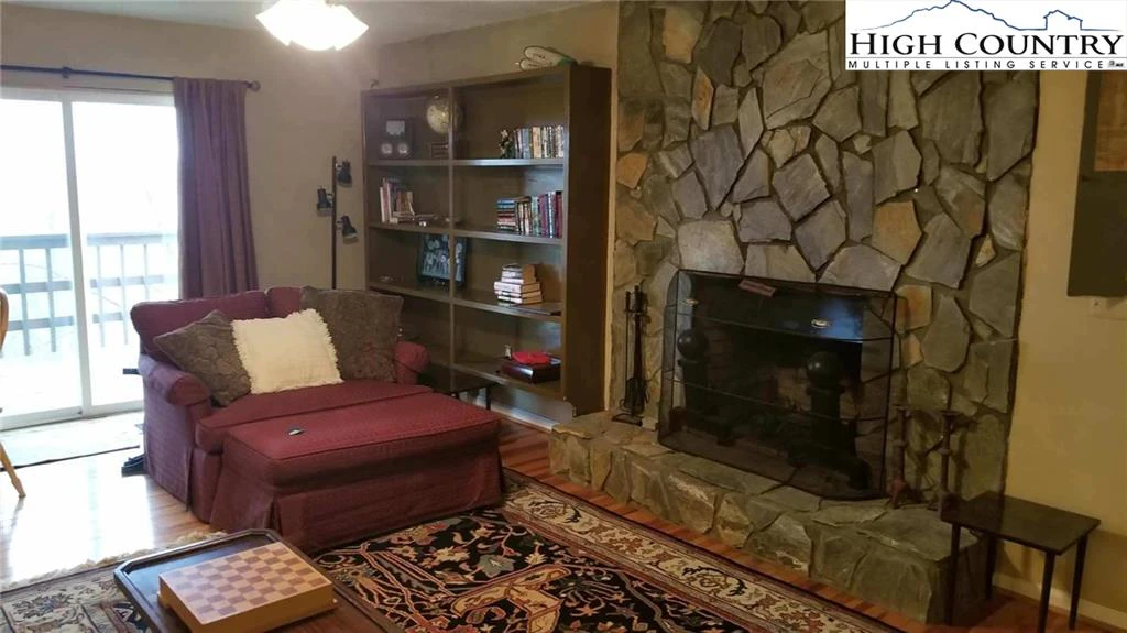 Image number 14 for the current listing