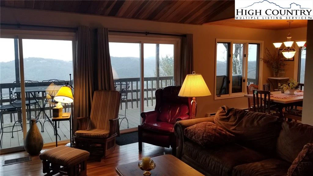 Image number 2 for the current listing