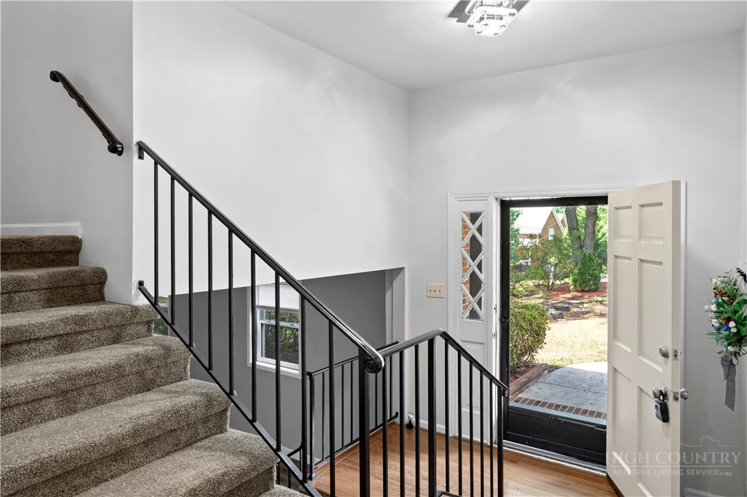 Image number 7 for the current listing