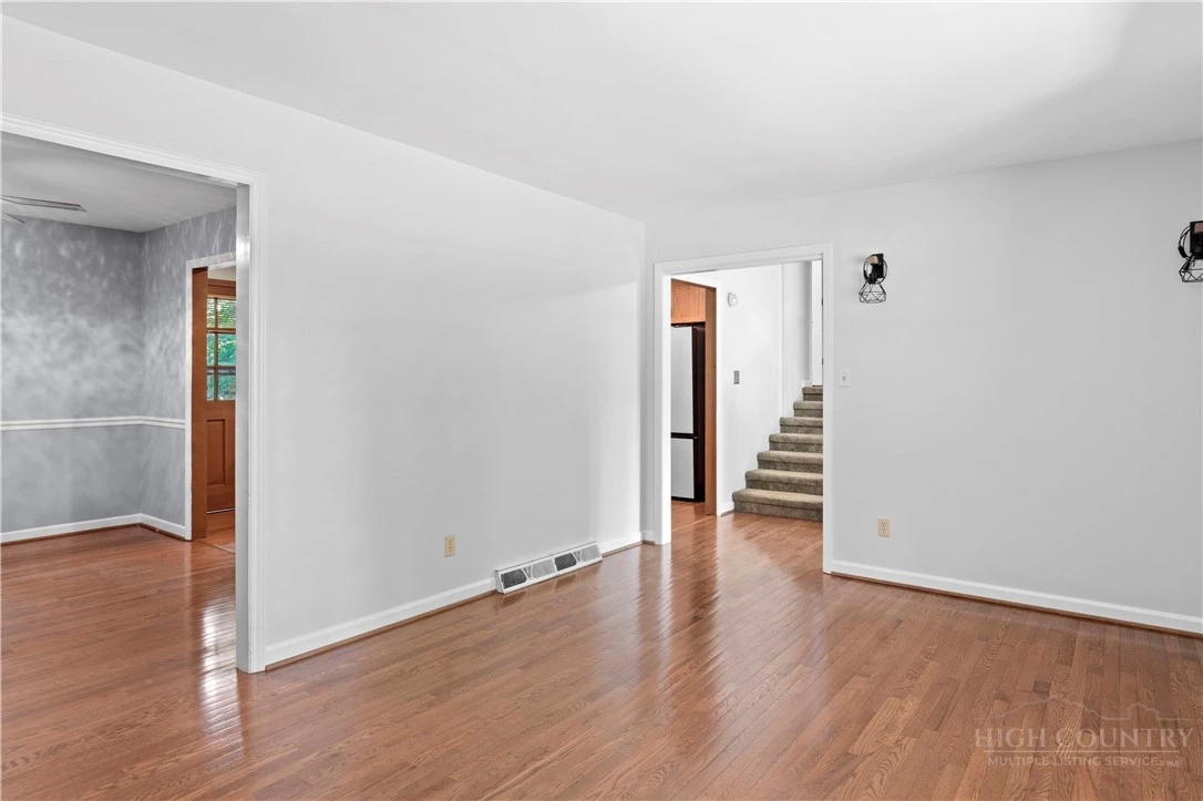 Image number 10 for the current listing