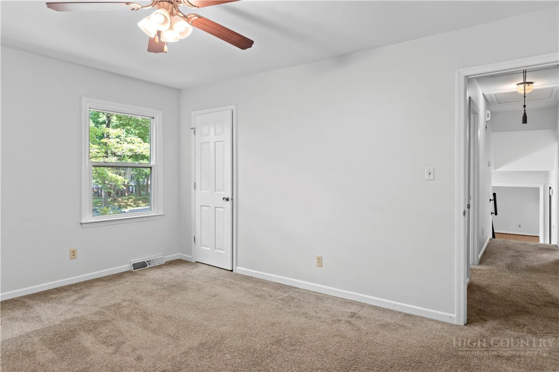 Image number 20 for the current listing