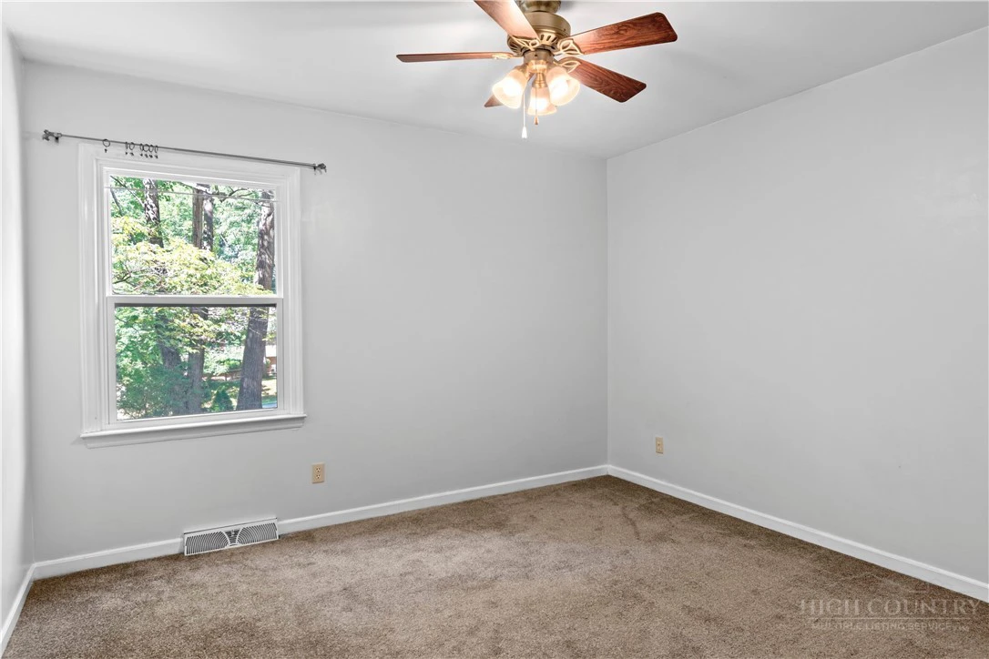 Image number 21 for the current listing