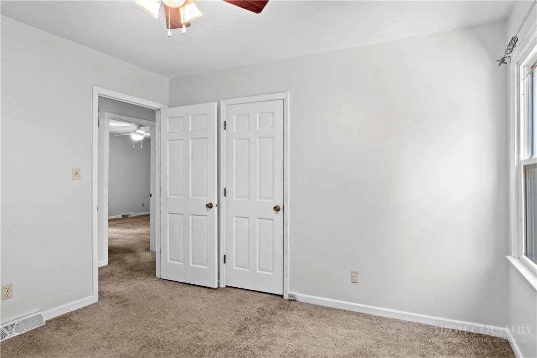 Image number 22 for the current listing