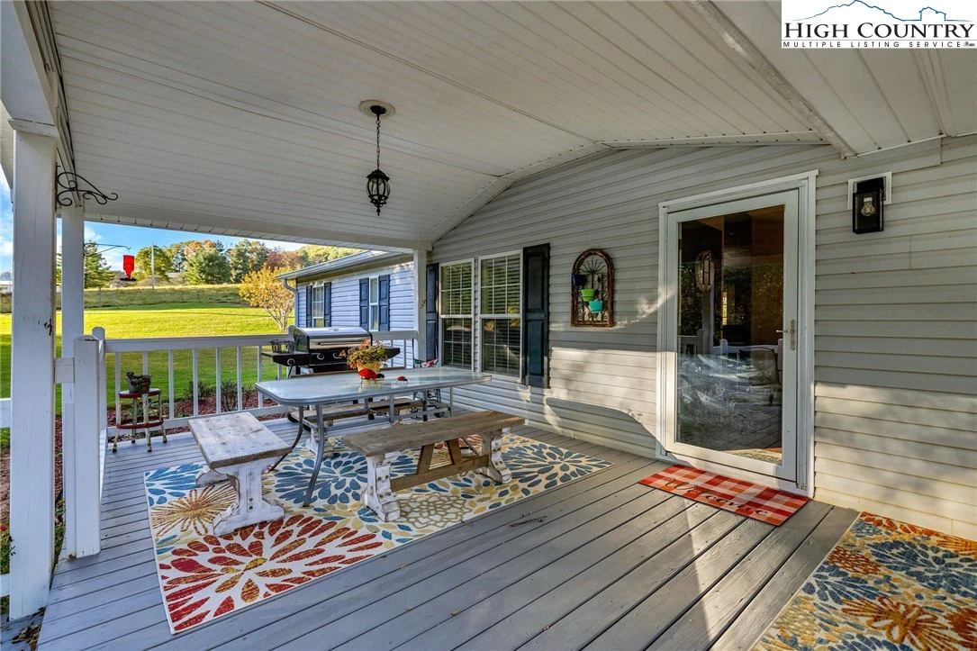 Image number 17 for the current listing