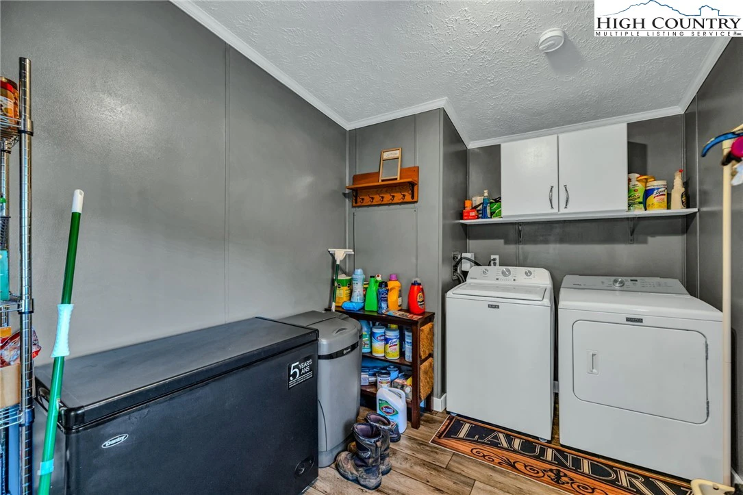 Image number 3 for the current listing