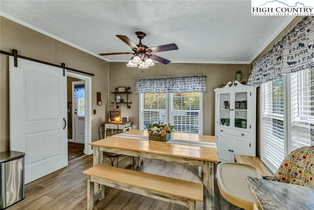 Image number 6 for the current listing