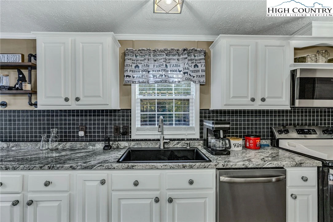 Image number 9 for the current listing