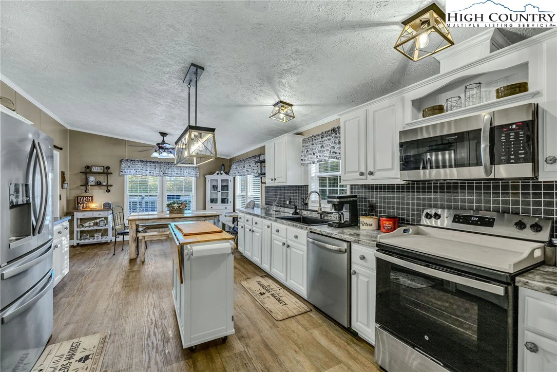 Image number 11 for the current listing