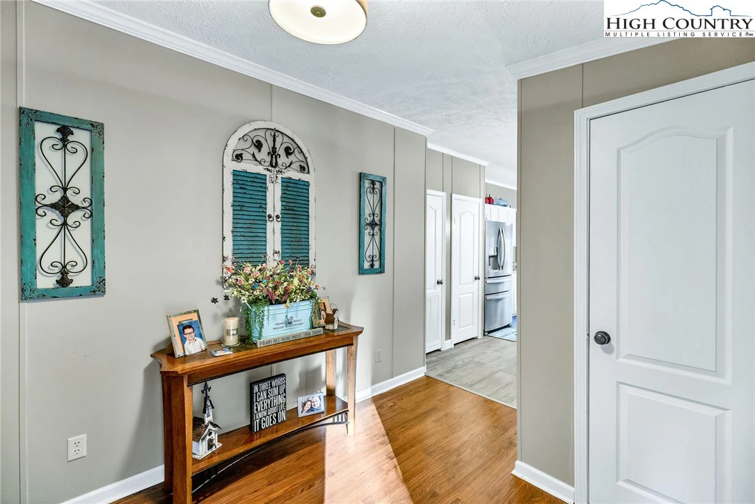 Image number 12 for the current listing