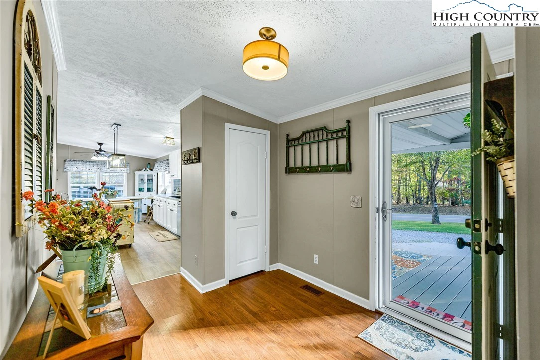 Image number 2 for the current listing