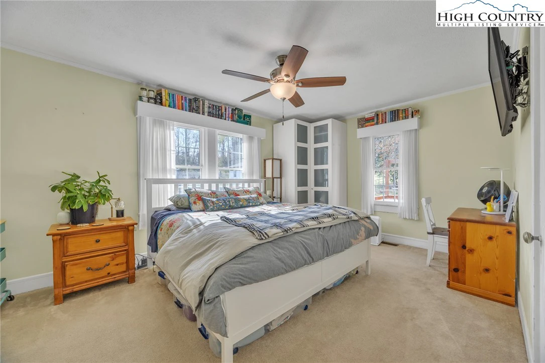 Image number 3 for the current listing
