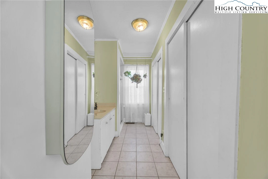 Image number 6 for the current listing