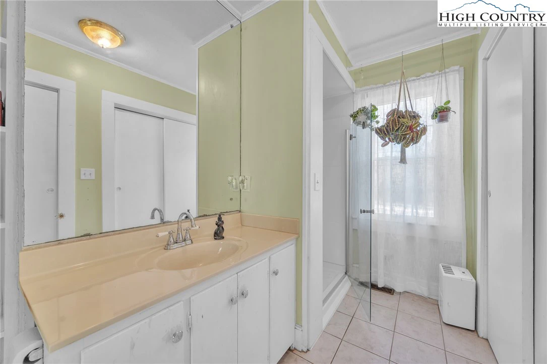 Image number 7 for the current listing