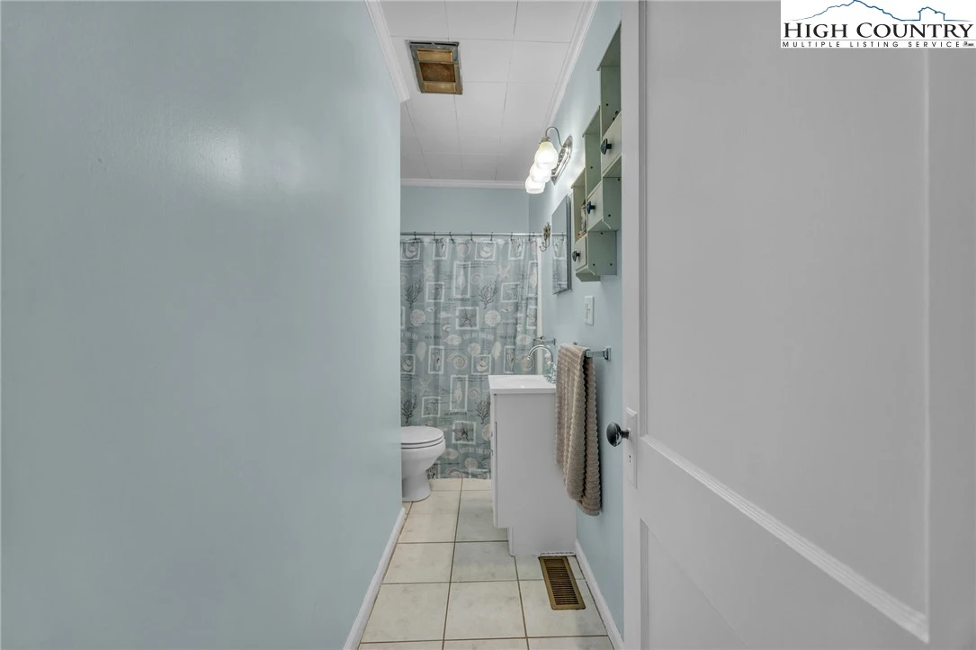 Image number 9 for the current listing