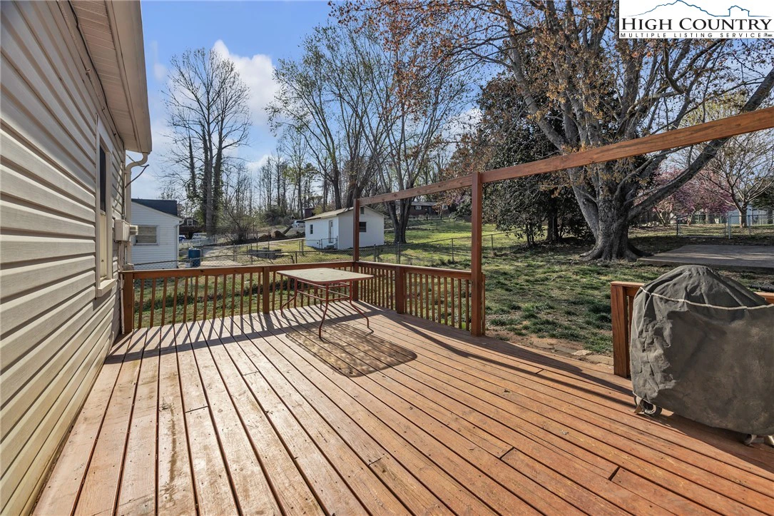 Image number 13 for the current listing