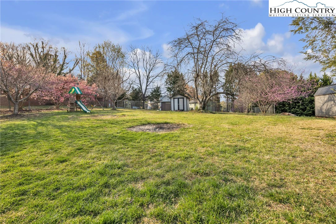 Image number 17 for the current listing