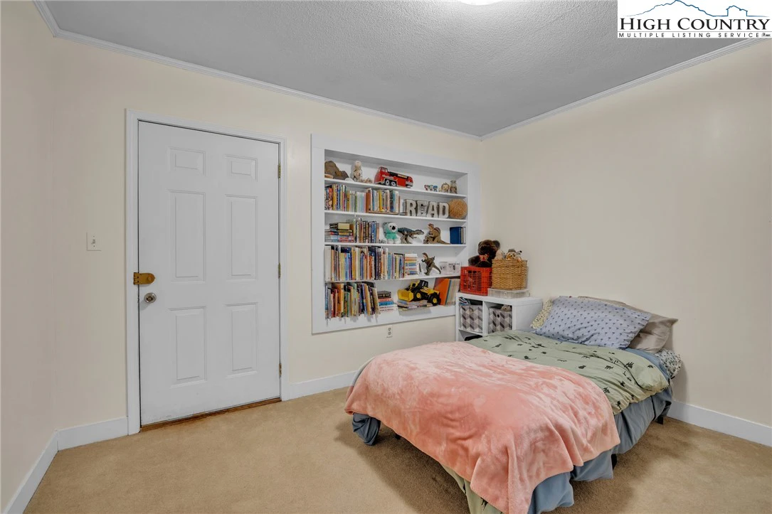 Image number 12 for the current listing