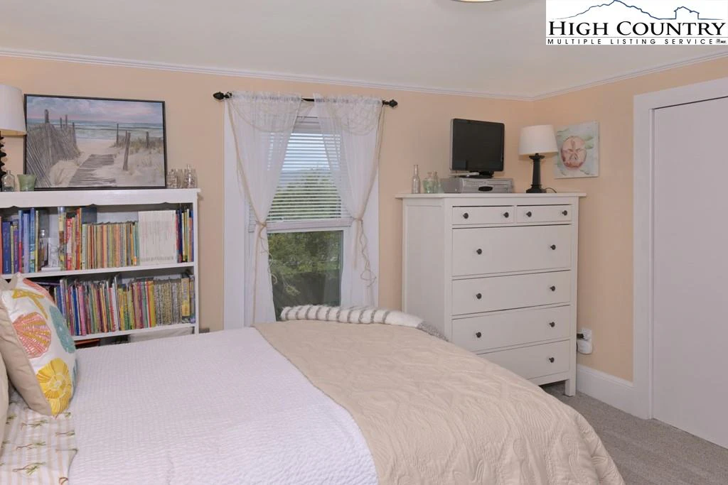 Image number 21 for the current listing